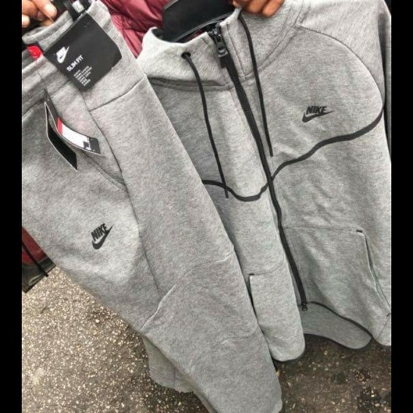 nike tech jogging suit
